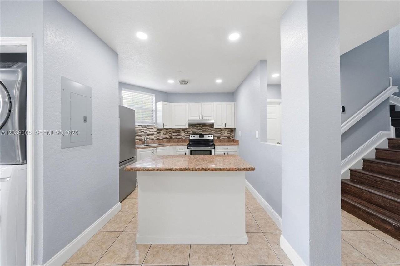 902 Sw 8th Pl - Photo 4 of 23