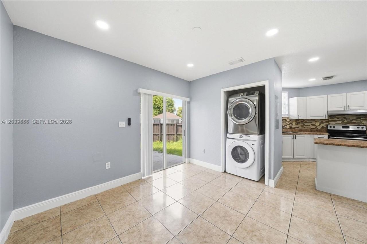 902 Sw 8th Pl - Photo 5 of 23