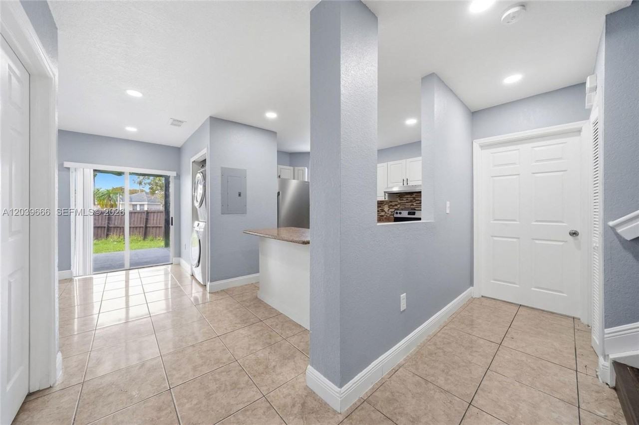 902 Sw 8th Pl - Photo 7 of 23