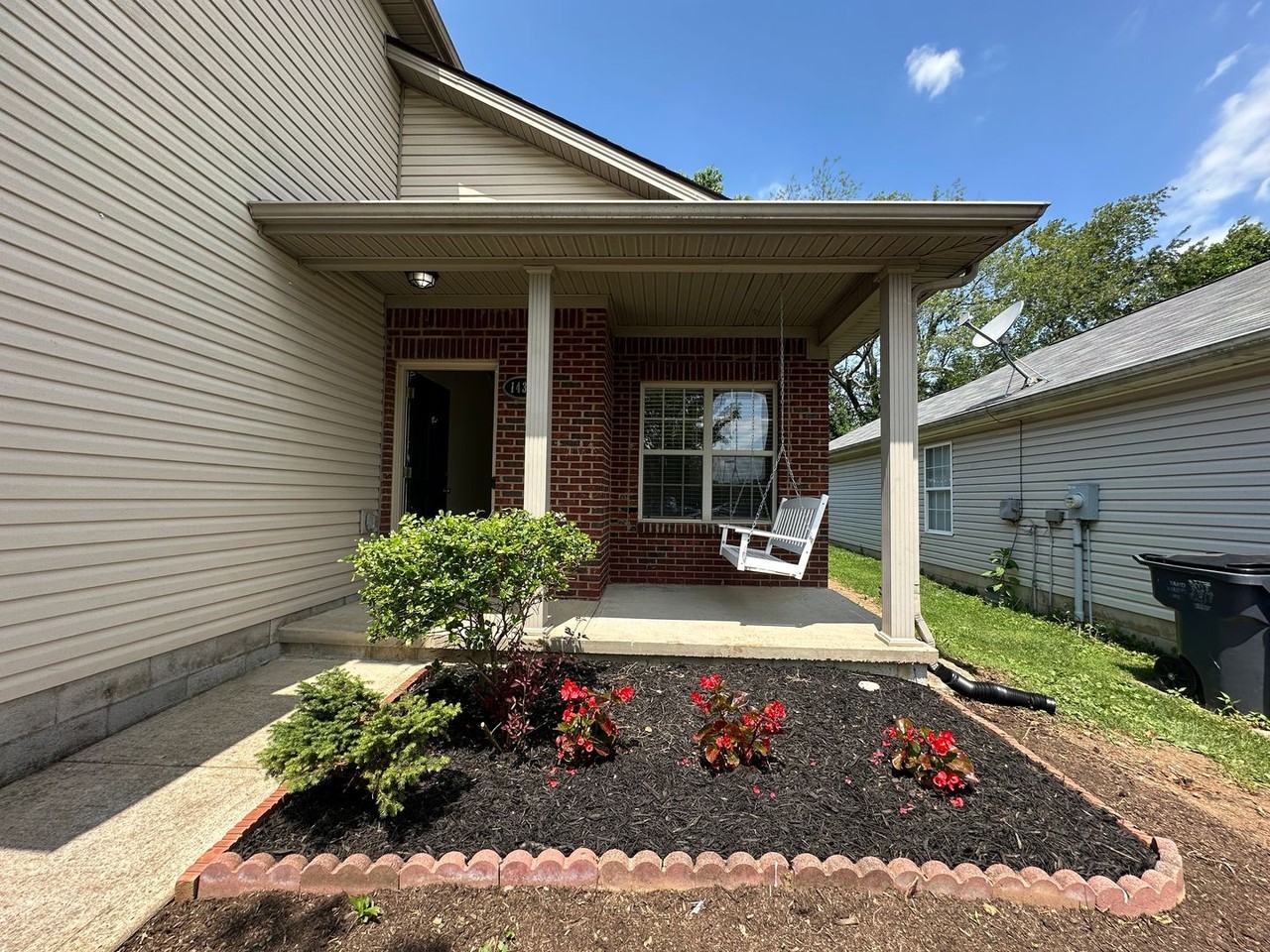 1437 Day Lily Dr - Photo 2 of 32