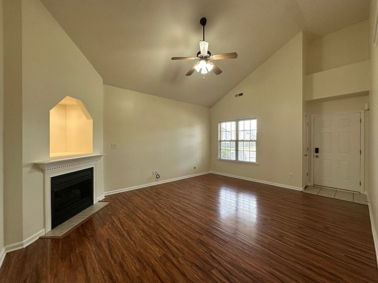 1437 Day Lily Dr - Photo 3 of 32