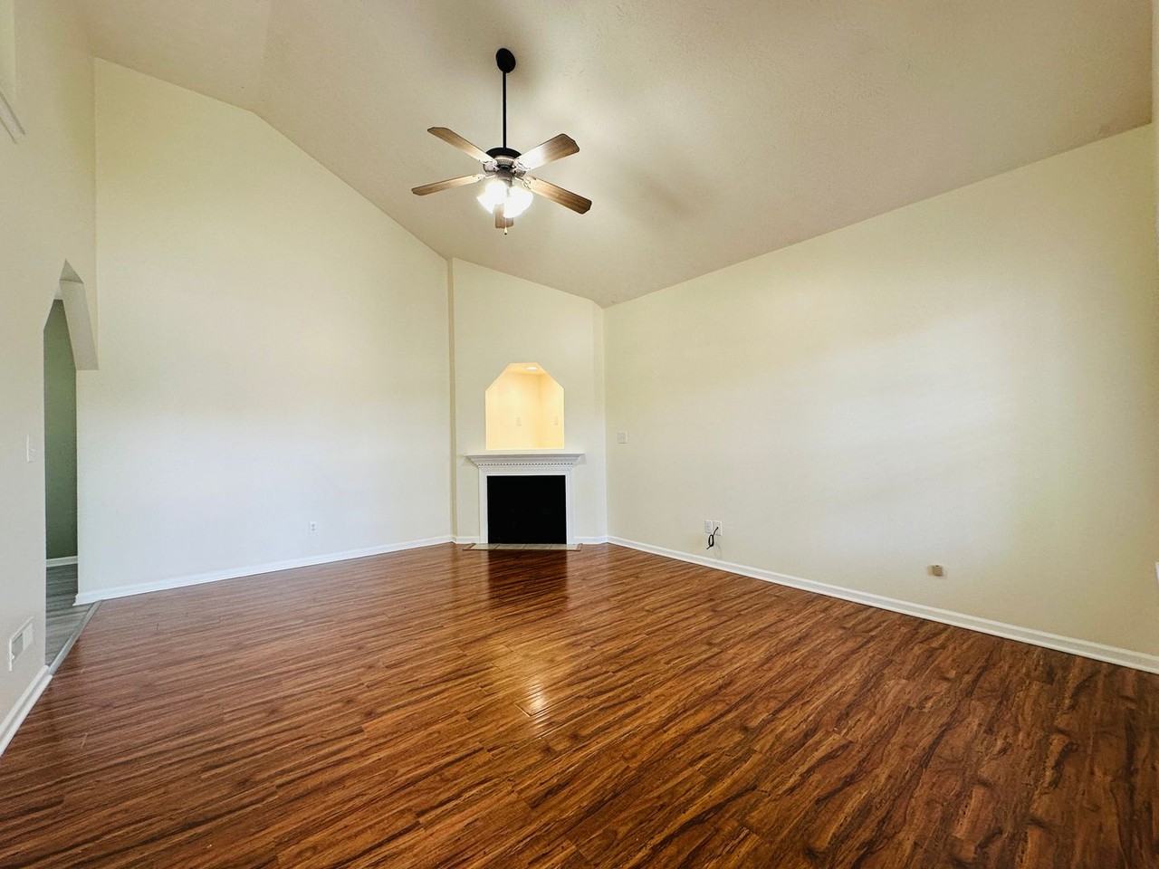 1437 Day Lily Dr - Photo 4 of 32