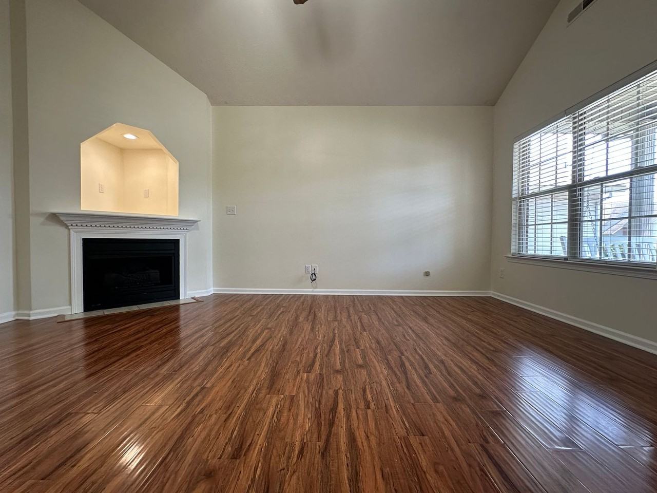 1437 Day Lily Dr - Photo 5 of 32