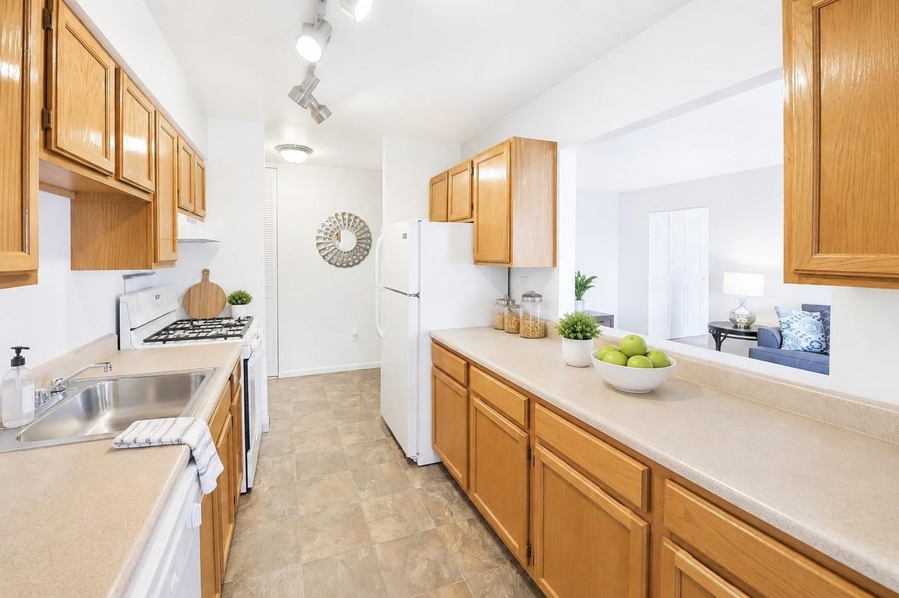 Summit Pointe Apartment Homes - Photo 3 of 27
