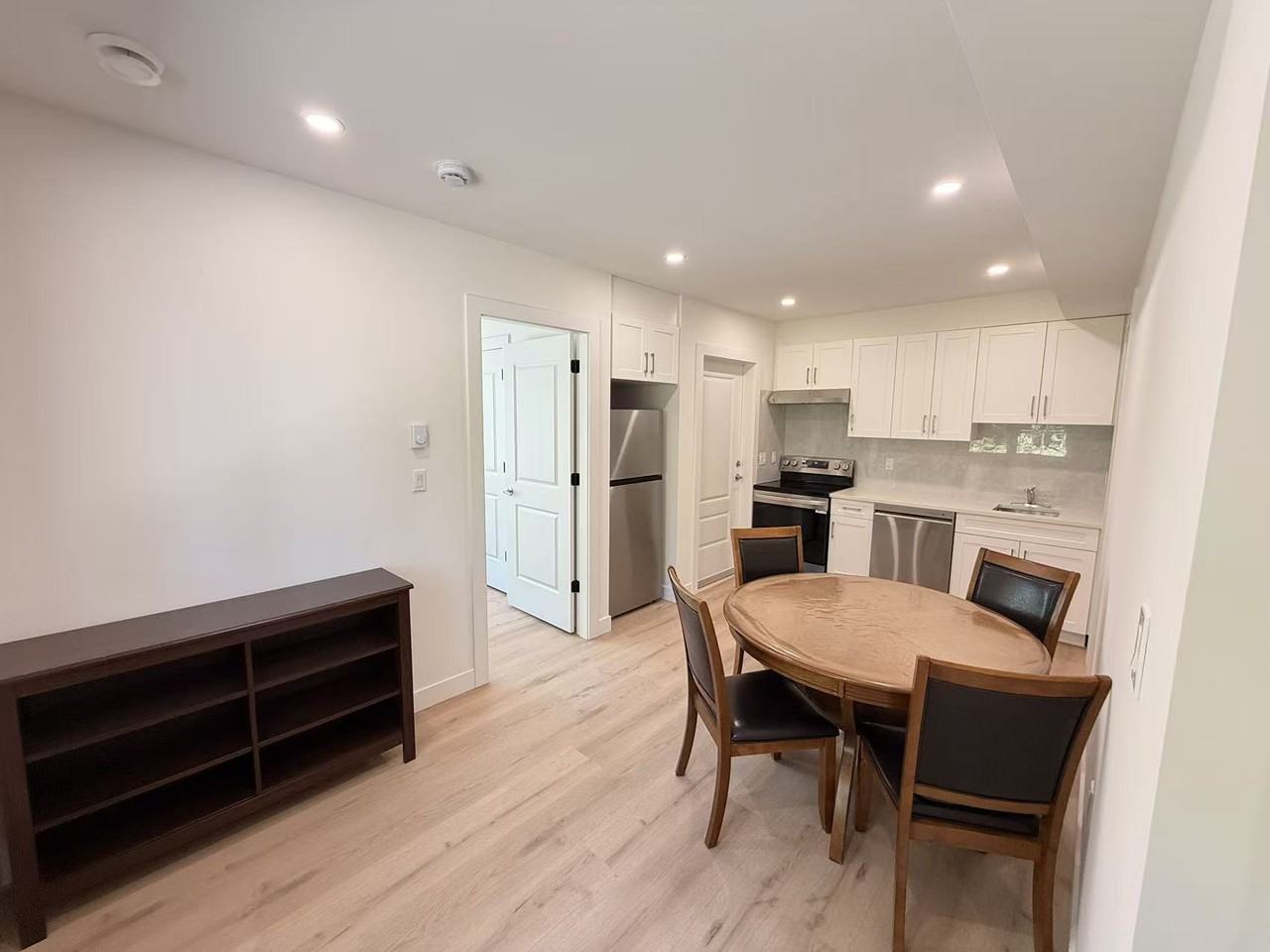4750 Barker Crescent - Photo 4 of 13