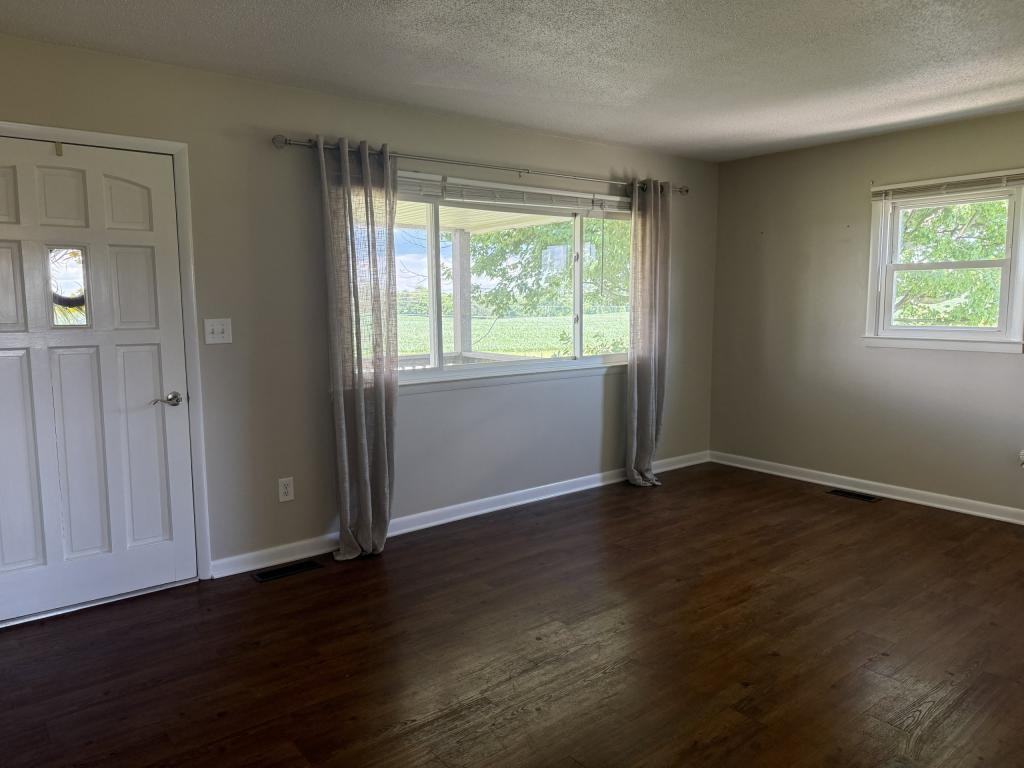 589 Thomas Rd - Photo 3 of 14