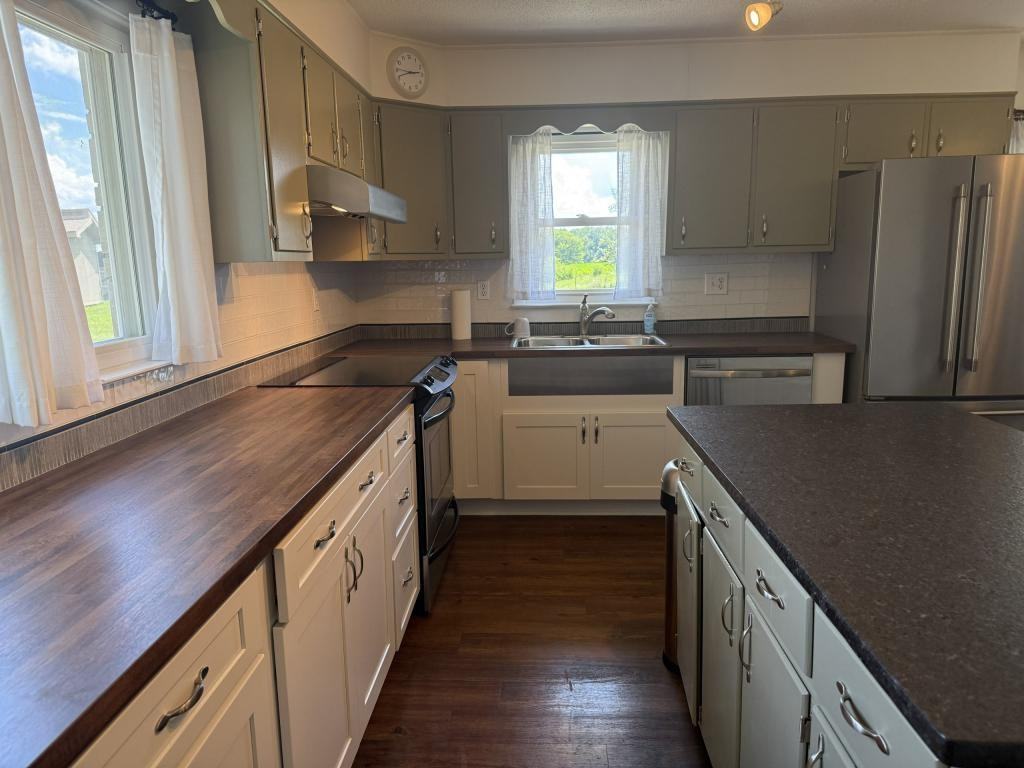 589 Thomas Rd - Photo 4 of 14