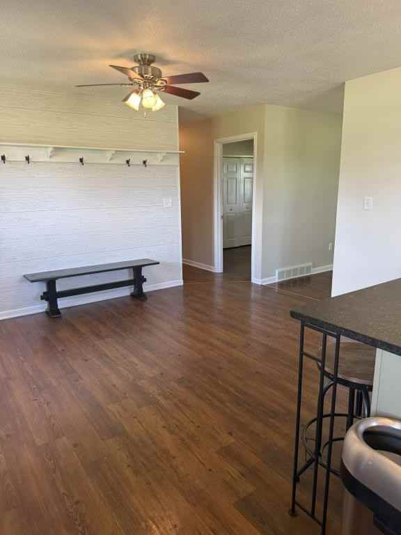 589 Thomas Rd - Photo 6 of 14