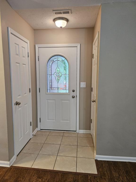 305 Dalton Ct - Photo 3 of 20