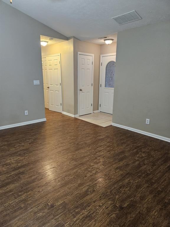 305 Dalton Ct - Photo 4 of 20