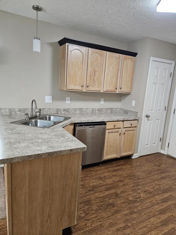 305 Dalton Ct - Photo 7 of 20