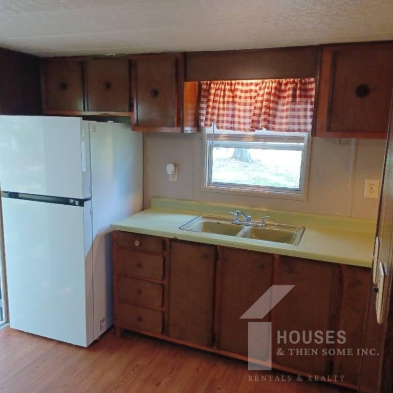 110 Community Rd - Photo 3 of 16