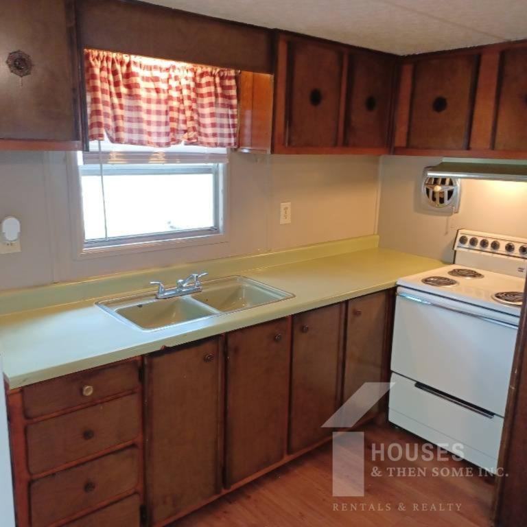110 Community Rd - Photo 4 of 16