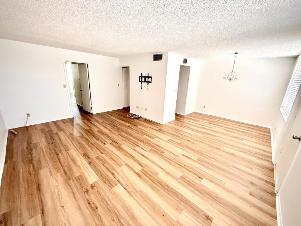 4880 Locust St Ne - Photo 5 of 17