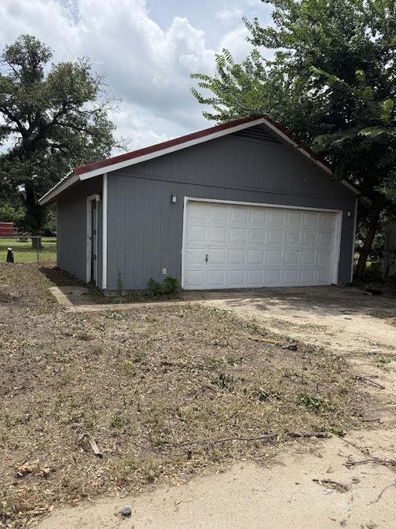 7305 Goodman Ln - Photo 3 of 11