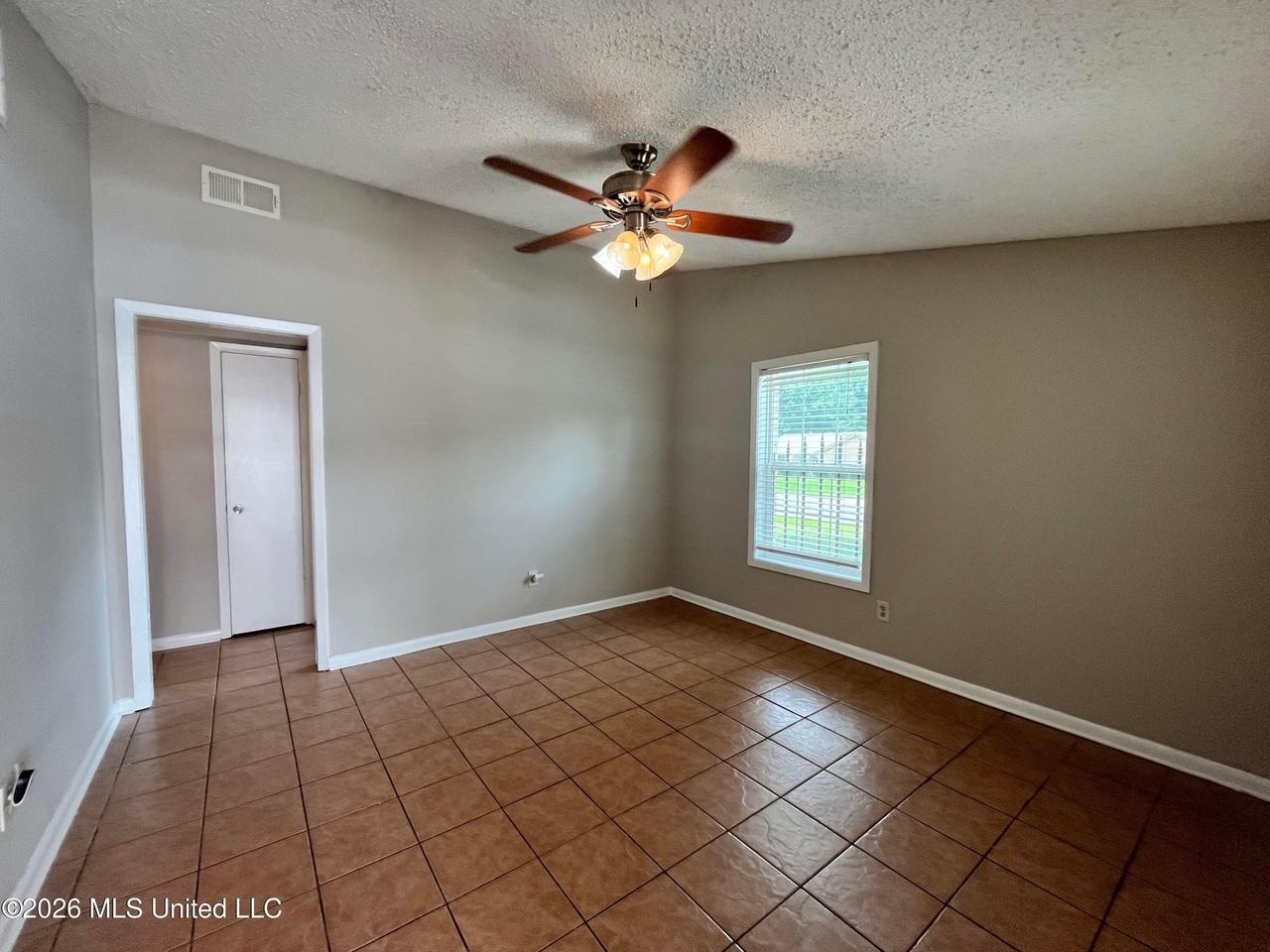 1598 Custer Dr - Photo 4 of 23