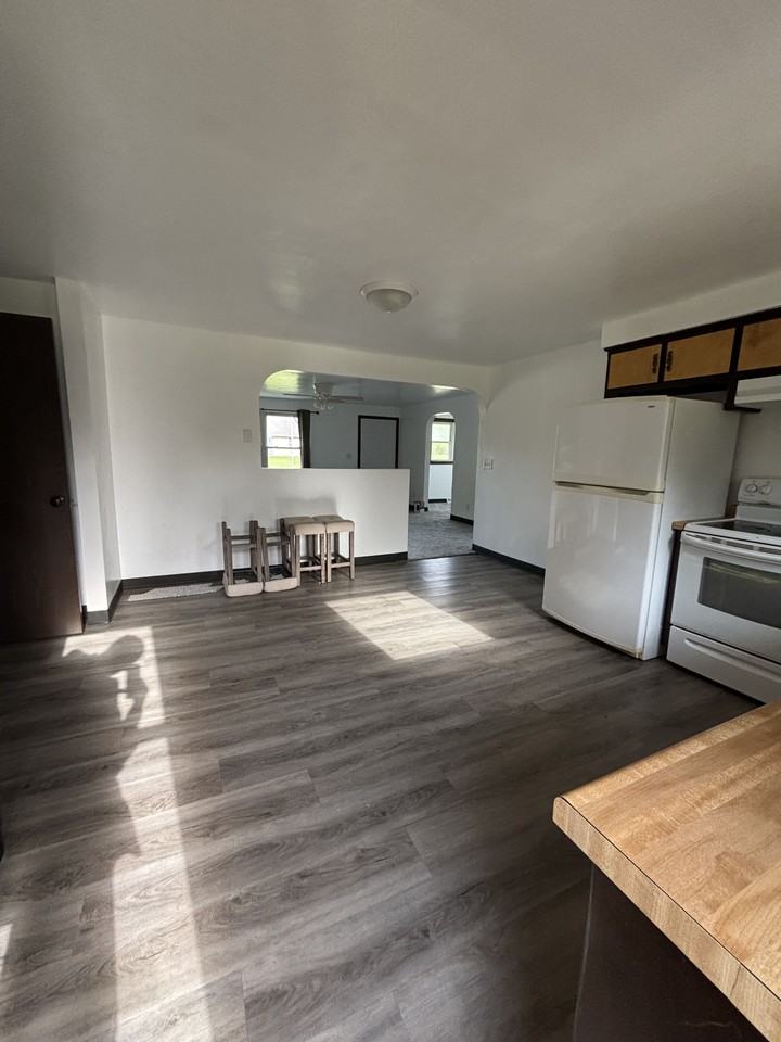 3840 Glory Sue Ct #B - Photo 4 of 5