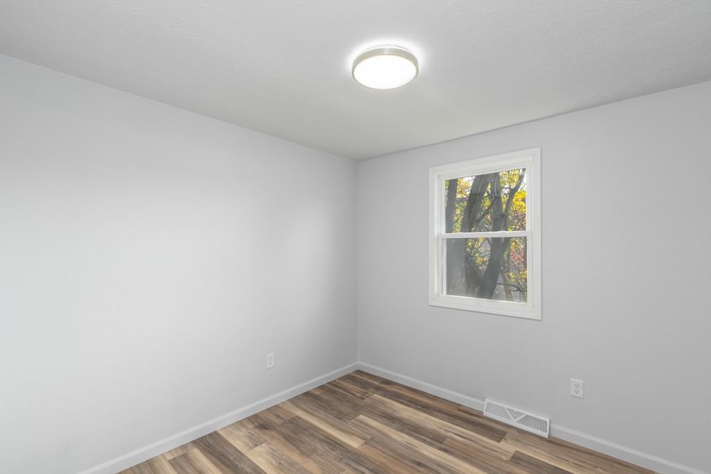 1143 Ardmore Ave Sw - Photo 4 of 15