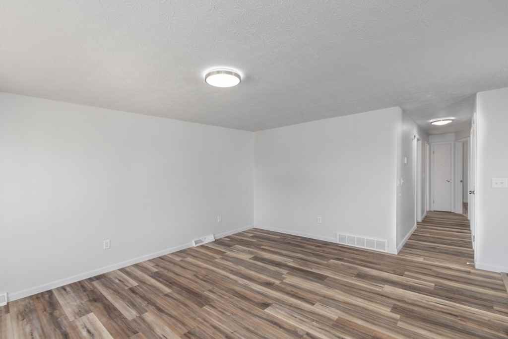 1143 Ardmore Ave Sw - Photo 5 of 15