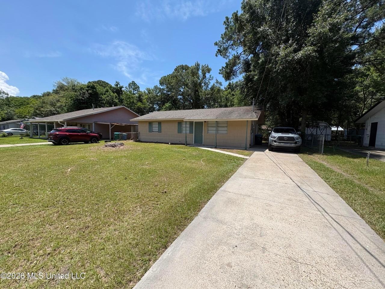 227 Linda Dr - Photo 2 of 11