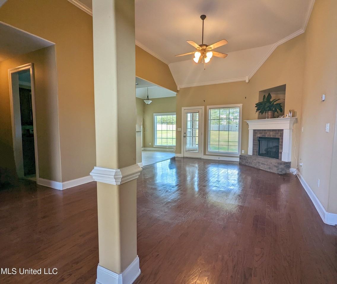 2947 Malabar Pl - Photo 3 of 22