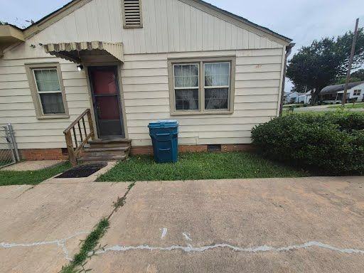 1712 Pinewood Dr - Photo 3 of 20