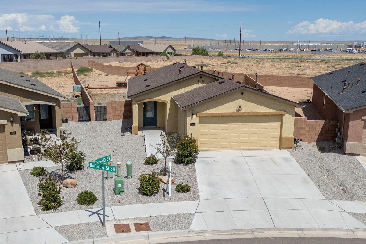 3892 Hernandez St Sw - Photo 2 of 46