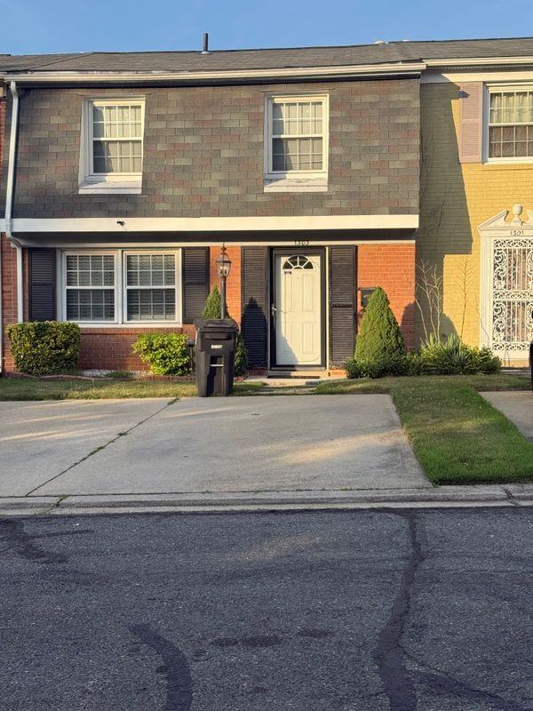 1303 Potomac Heights Dr - Photo 3 of 3