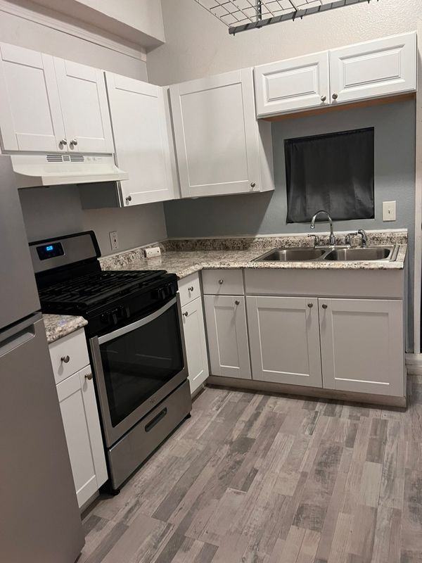 948 Martinique Dr - Photo 2 of 9
