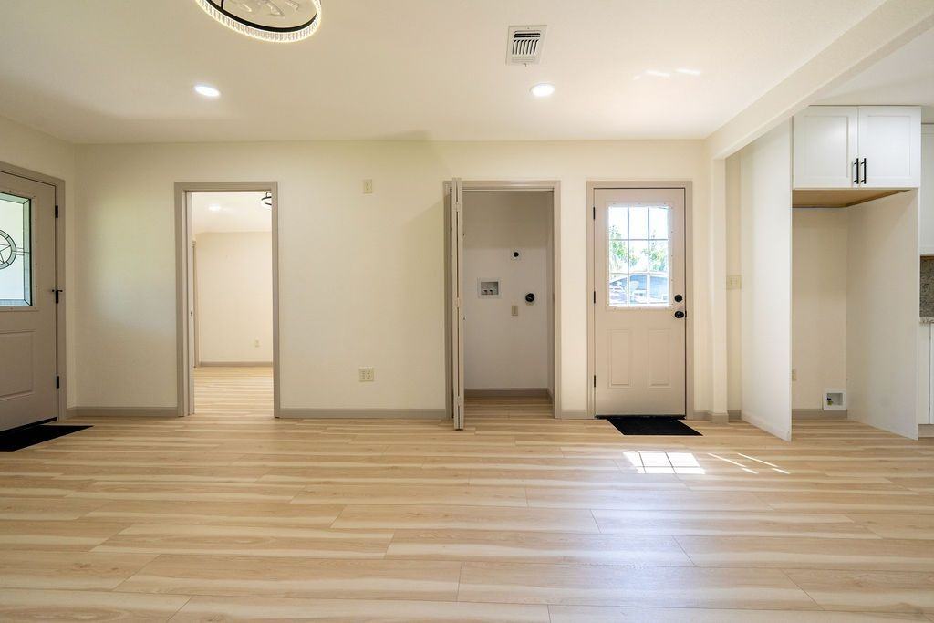 58 Hybiscus Ct - Photo 2 of 13
