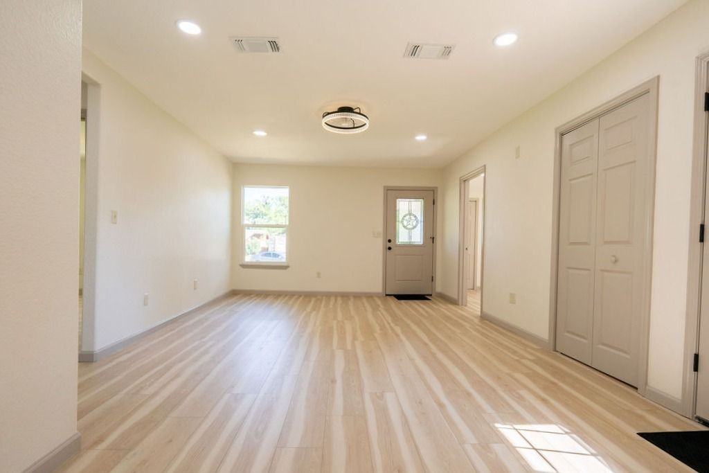 58 Hybiscus Ct - Photo 3 of 13