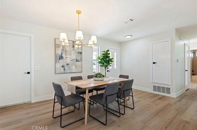 1077 Offshore St - Photo 4 of 25