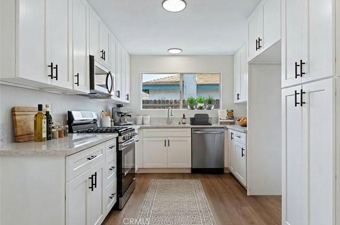 1077 Offshore St - Photo 5 of 25