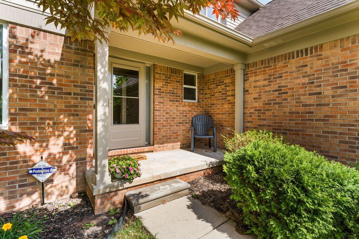 4141 Crystal Creek Dr - Photo 2 of 37
