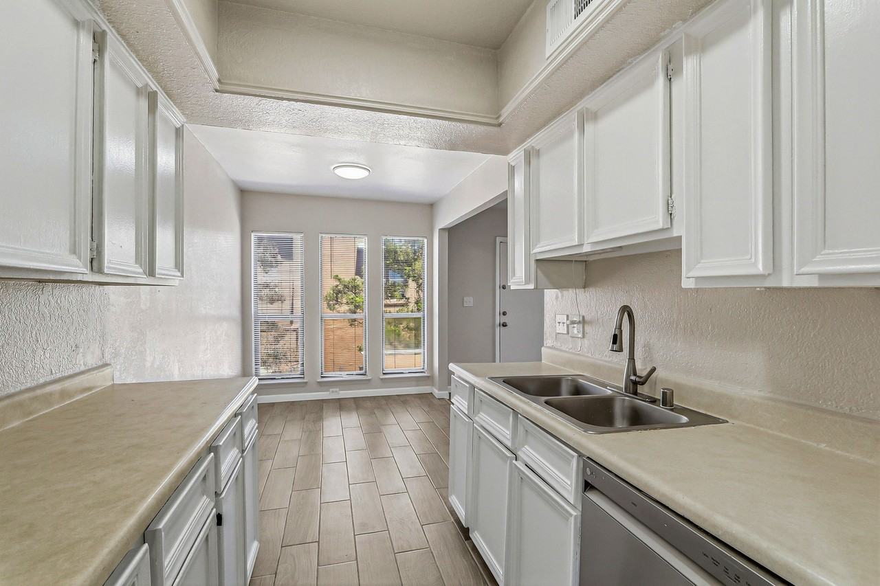 10604 Springwood Dr #D - Photo 2 of 24