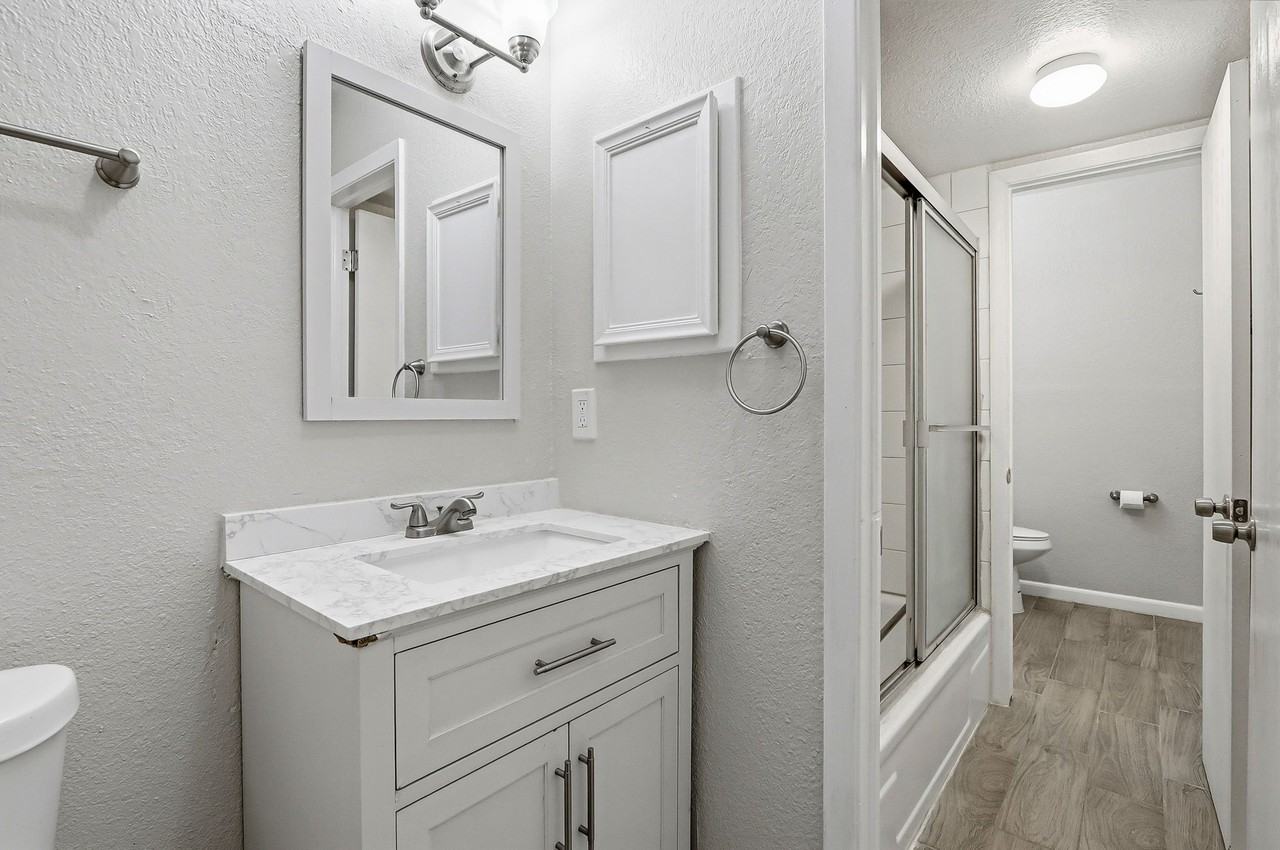 10604 Springwood Dr #D - Photo 3 of 24