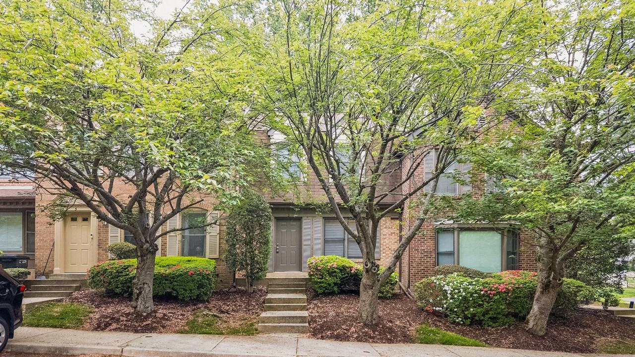 Naples Manor Townhomes - Photo 2 of 21
