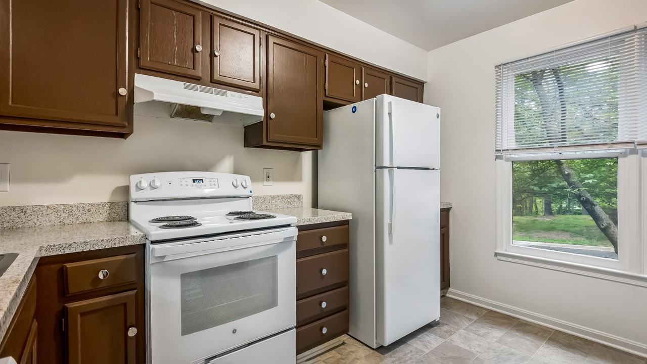 Naples Manor Townhomes - Photo 4 of 21