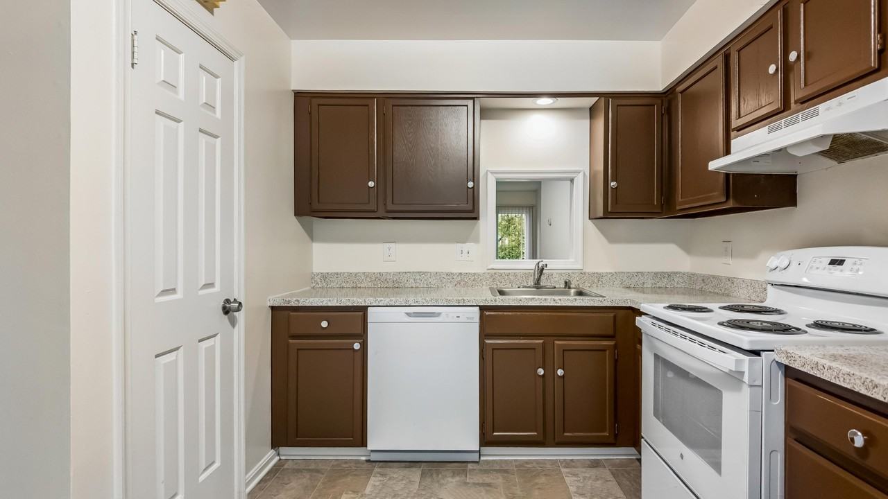 Naples Manor Townhomes - Photo 5 of 21