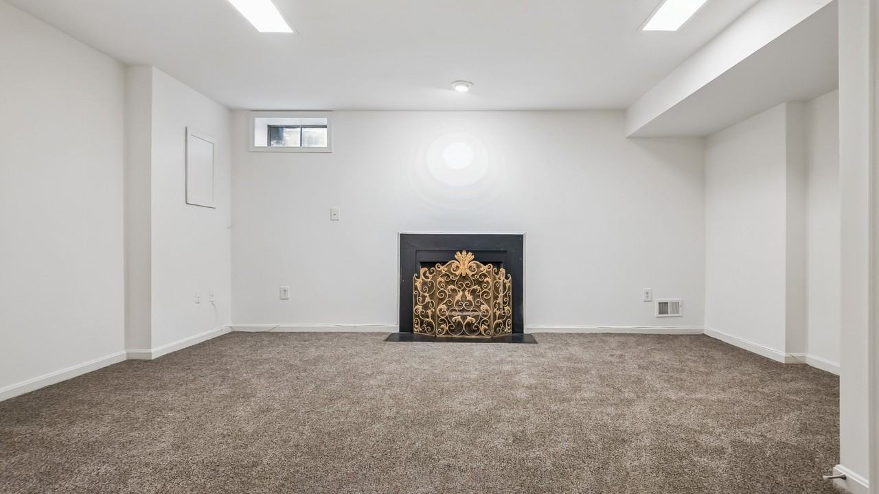 Naples Manor Townhomes - Photo 6 of 21