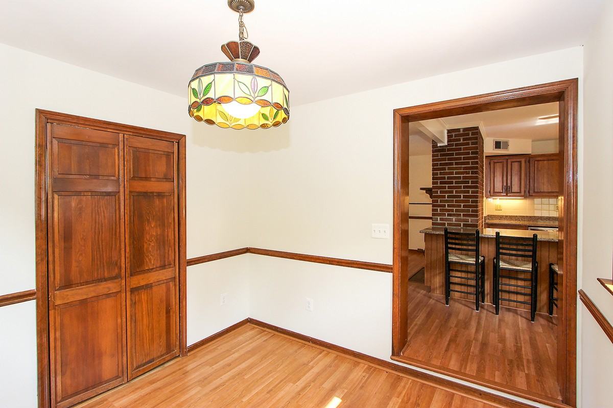 2204 Luzerne Ave - Photo 2 of 17