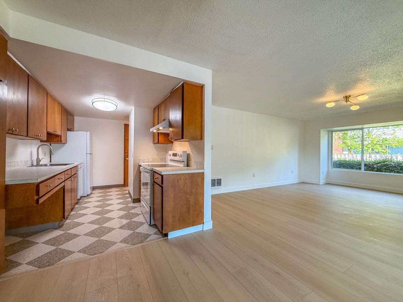 Kingcity Apartments - Photo 6 of 50