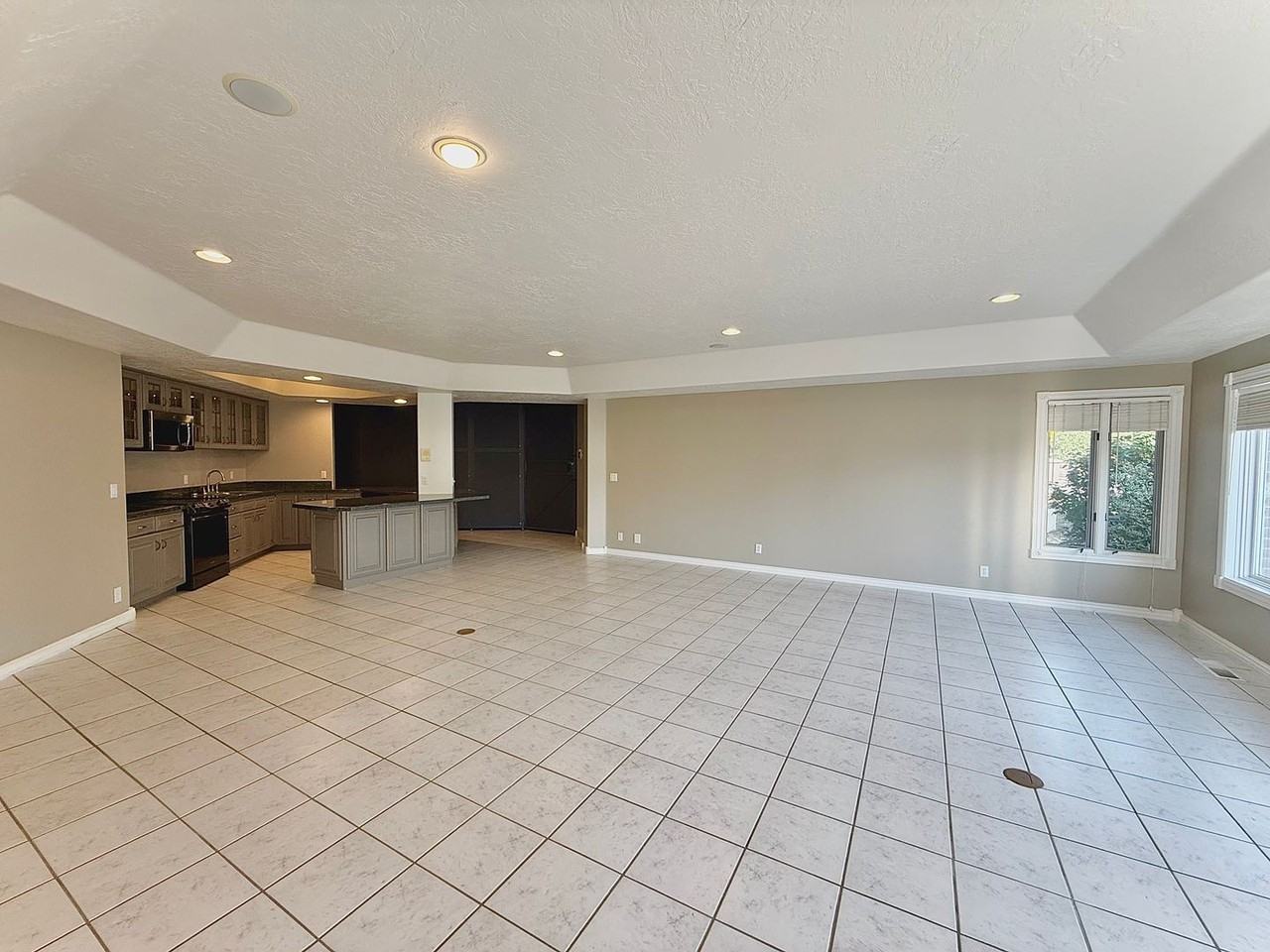 825 N Eastcapitol Blvd - Photo 3 of 50