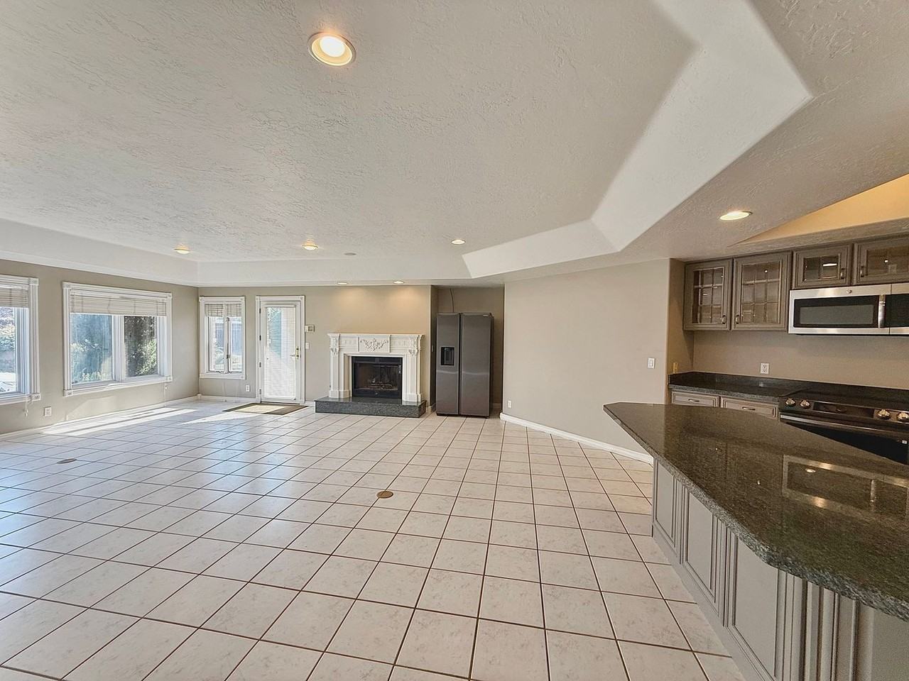 825 N Eastcapitol Blvd - Photo 7 of 50