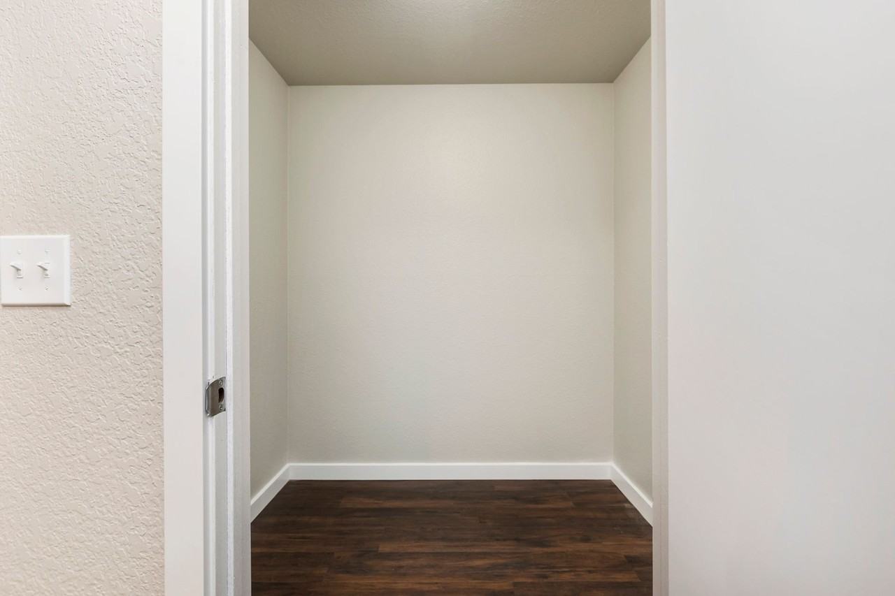 Westmont Apartments - Photo 5 of 14