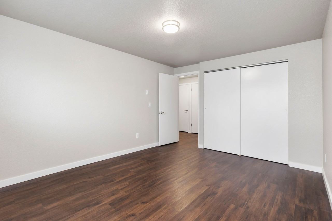 Westmont Apartments - Photo 6 of 14