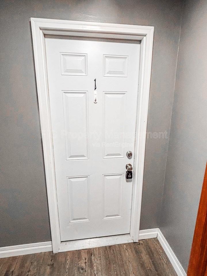 1433 Stratford Rd #1 - Photo 2 of 11