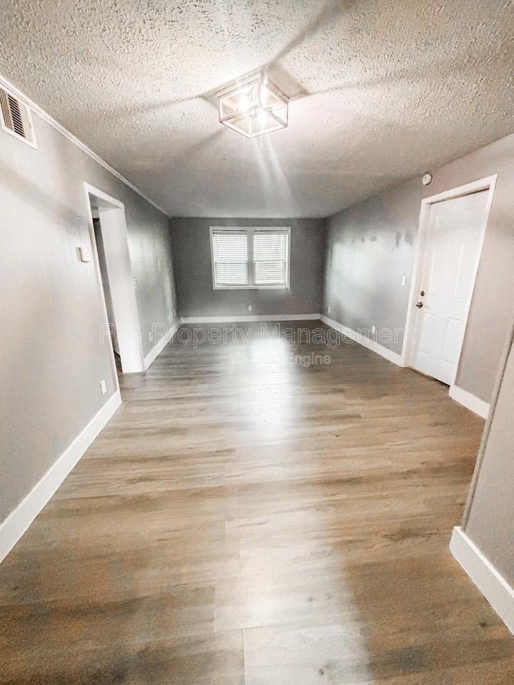 1433 Stratford Rd #1 - Photo 3 of 11