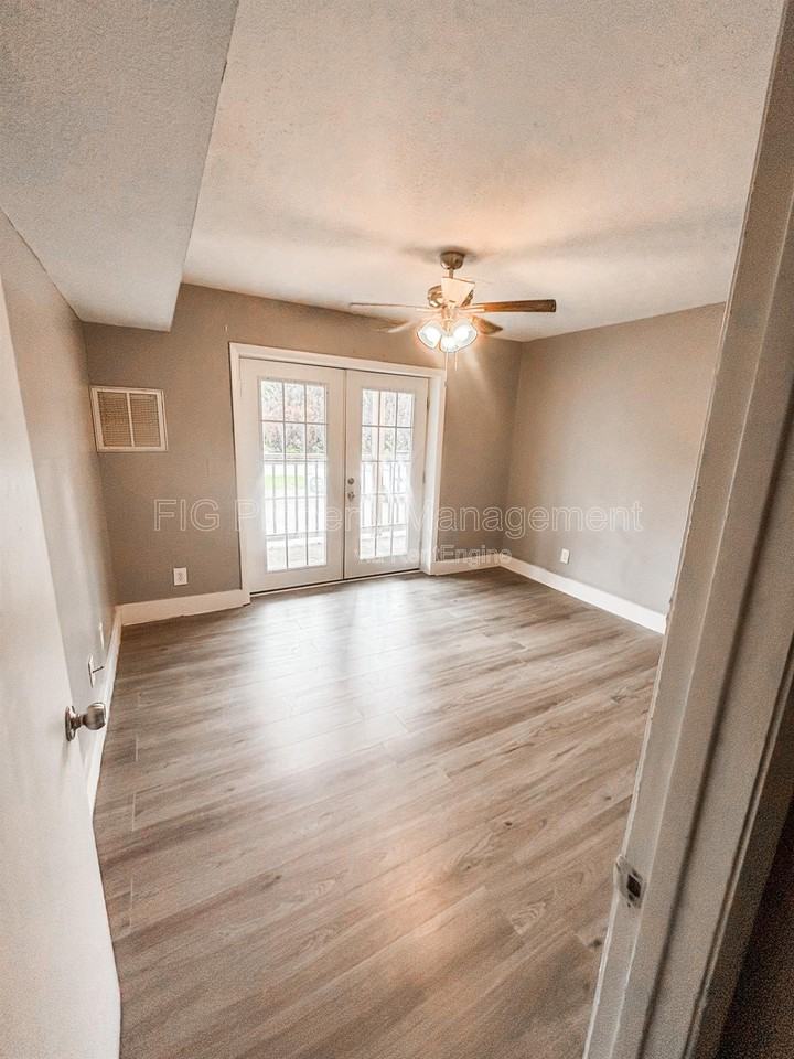 1433 Stratford Rd #1 - Photo 5 of 11