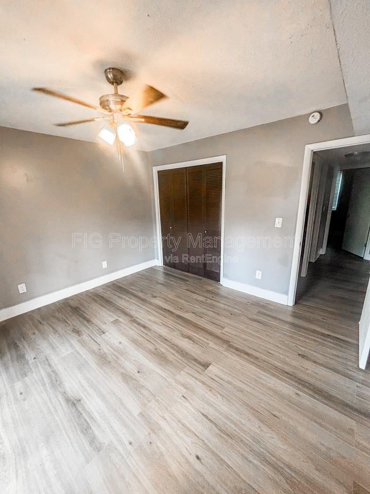 1433 Stratford Rd #1 - Photo 6 of 11